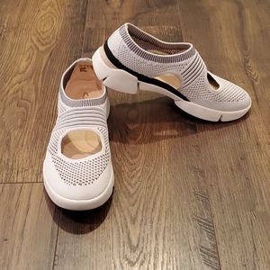 BNWOT Clarks Tri Tone Slip On